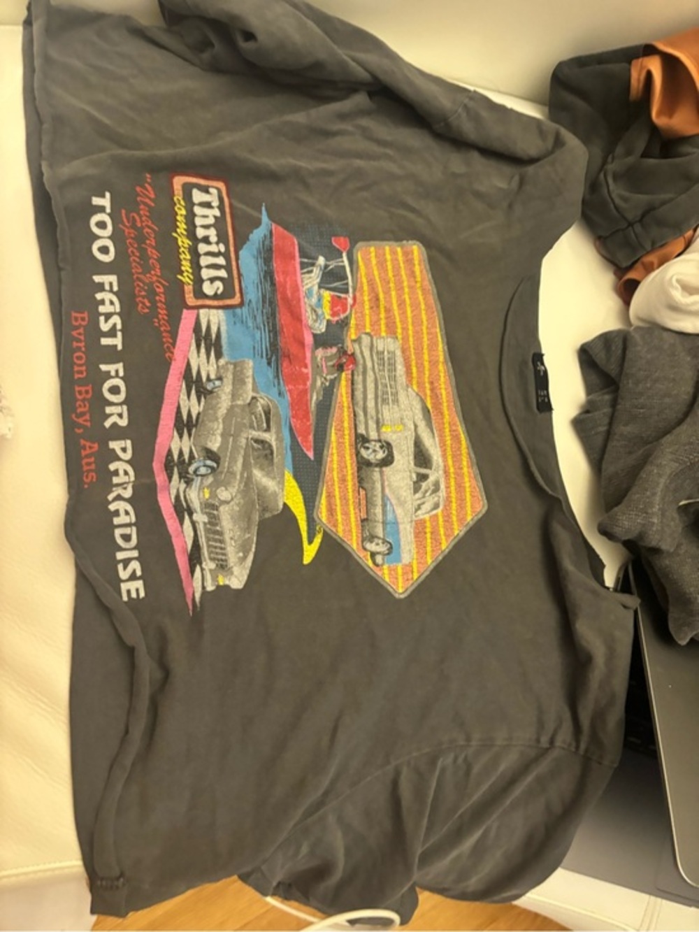 Prillls Cropped Graphic Tee in Charcoal Gray